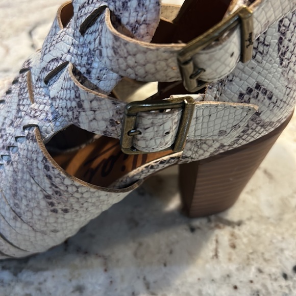 Snakeskin print shoes - Picture 2 of 6